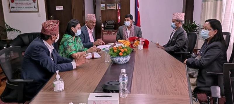 पहिला ‘सहकारी सुधार गर्ने प्रतिबद्धता गर्नुस् : अर्थमन्त्री